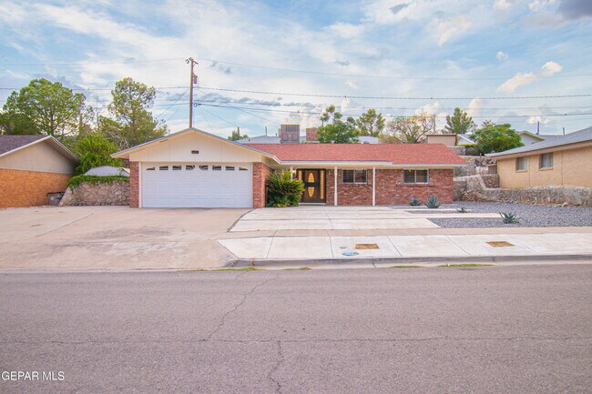 Building Photo - 637 Westview Ave