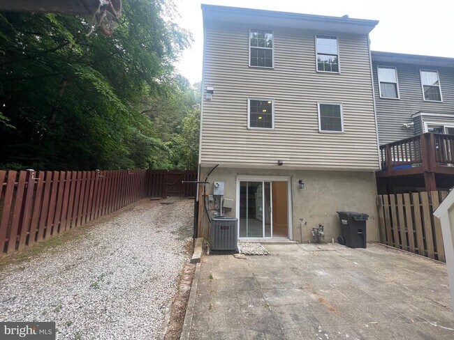 Building Photo - 4200 Gerry Ln