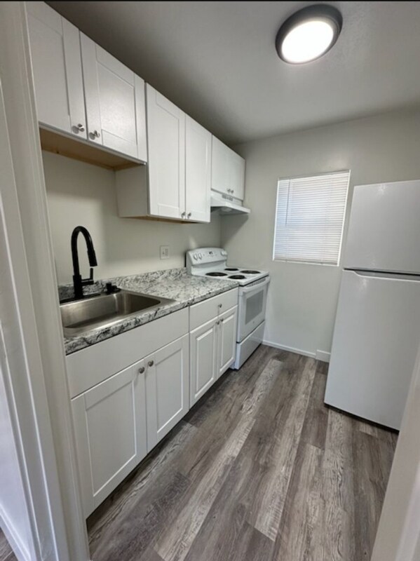 Building Photo - 500 S Main St