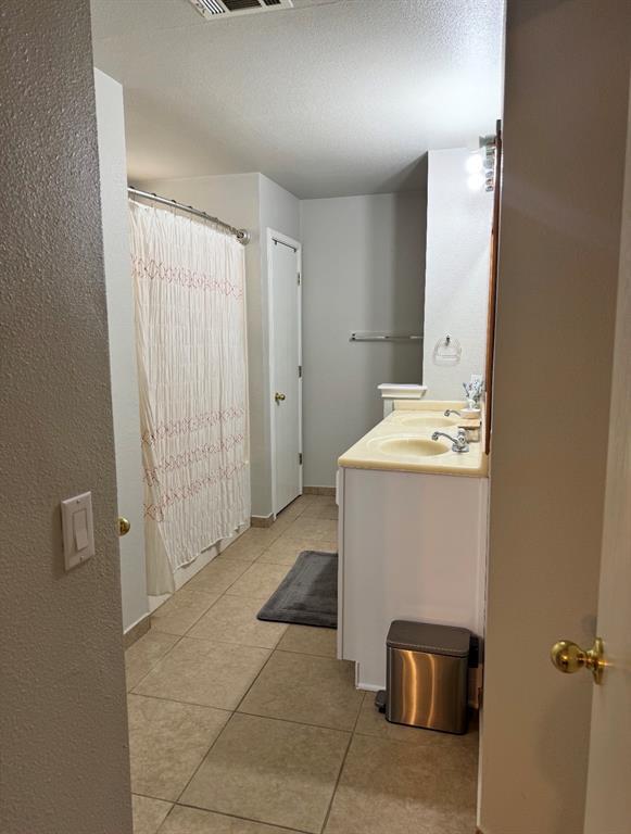 Building Photo - 15101 Nuttall Dr