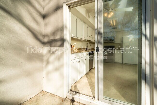Building Photo - 1206 Ventura Pl