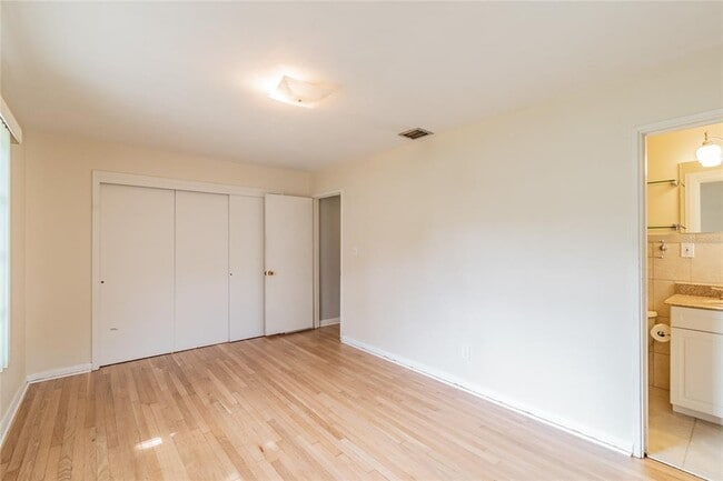 Building Photo - 4511 S Cameron Ave