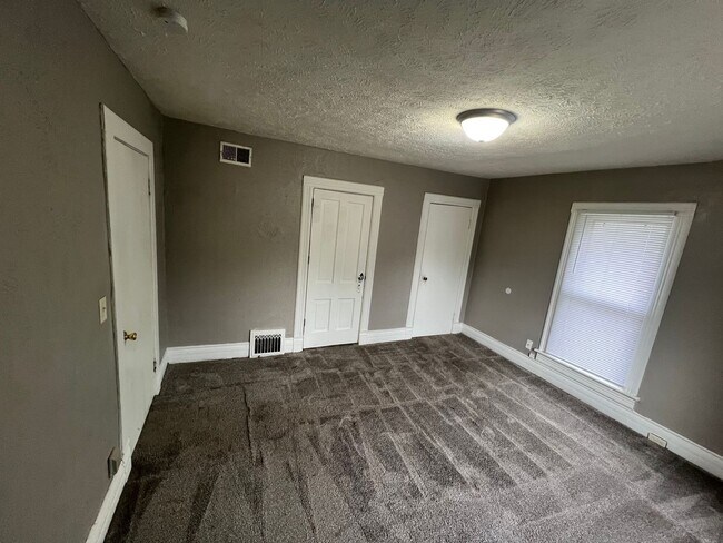 Building Photo - Vine duplex