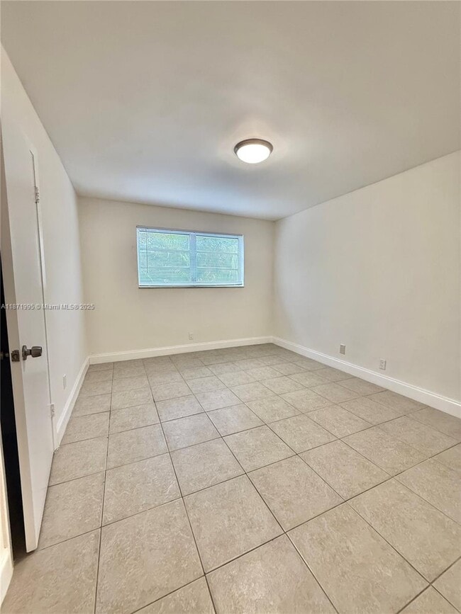 Building Photo - 1715 N 16th Ave