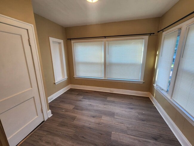 Building Photo - 15816 Grovewood Ave
