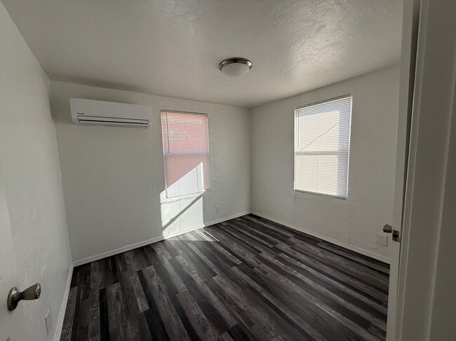 Building Photo - 4400 NE 16th Terrace