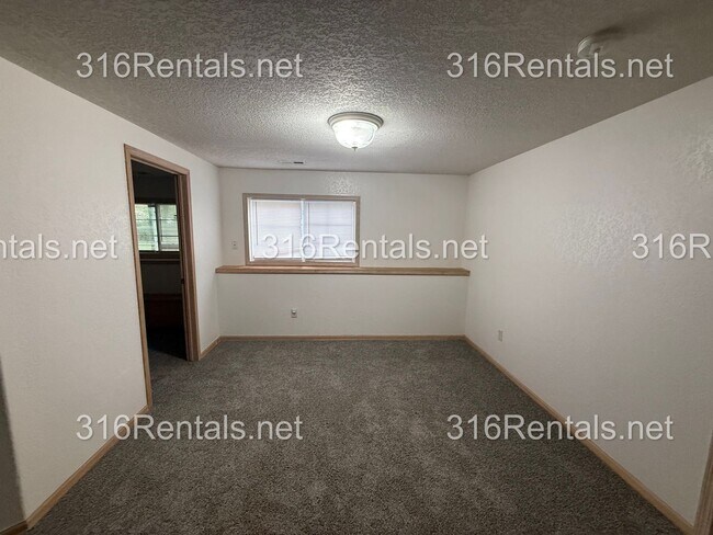 Building Photo - $1,595 - 3 bed 2 bath - Beautiful Remodeled Duplex Home Available Now!