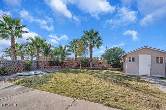 Building Photo - 1049 Desierto Luna St