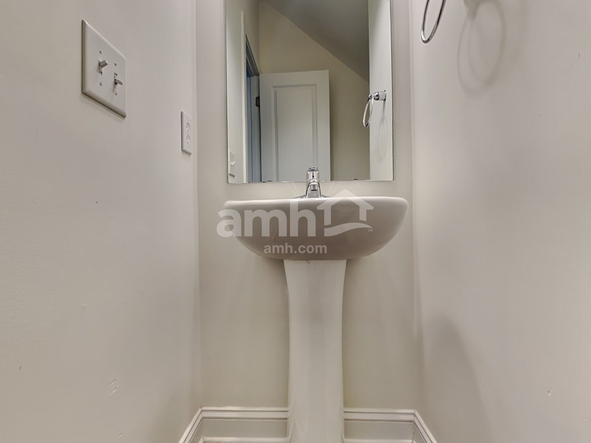 Building Photo - 423 Sablewood Dr