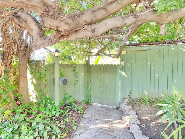Building Photo - Hillside Los Feliz Cottage w/ Yard, Parking *ALL UTILITIES INCLUDED*