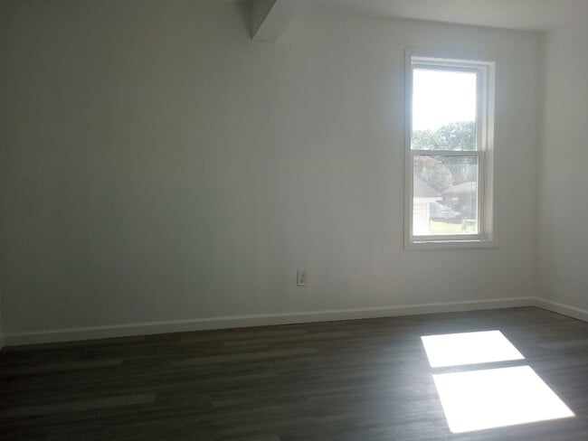 Building Photo - 2 Bedroom 2 Bathroom House