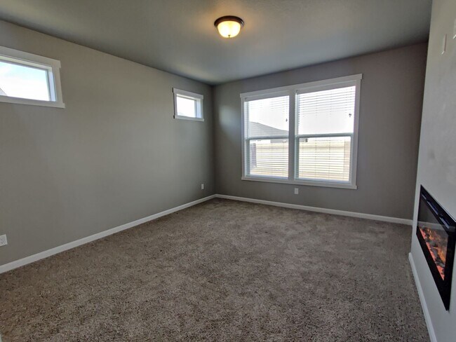 Building Photo - Gorgeous Newer Single Family Home in West ...