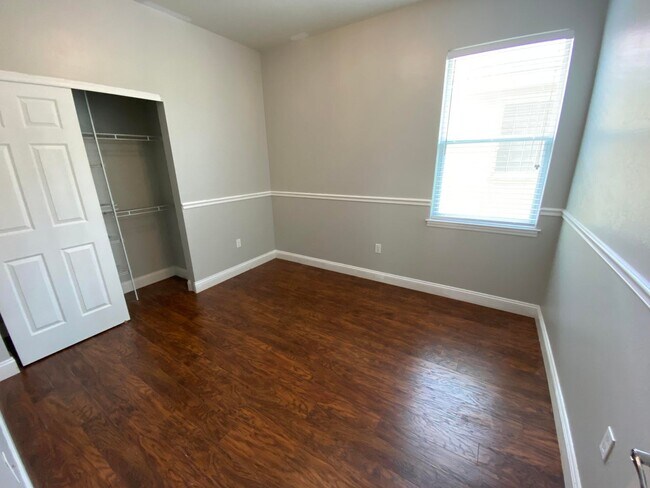Building Photo - 9238 Wrangler Dr