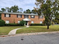 Building Photo - 2 Bd/ 1Ba Downstairs apartment, close to S...