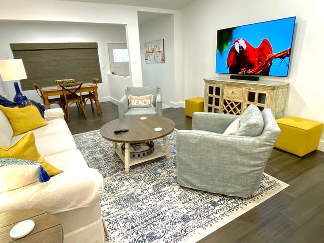 Building Photo - A Stones Throw to the Historic District