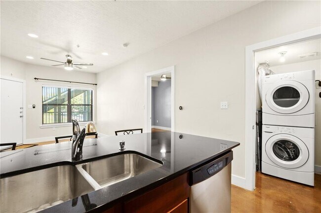 Building Photo - 1807 Poquito St