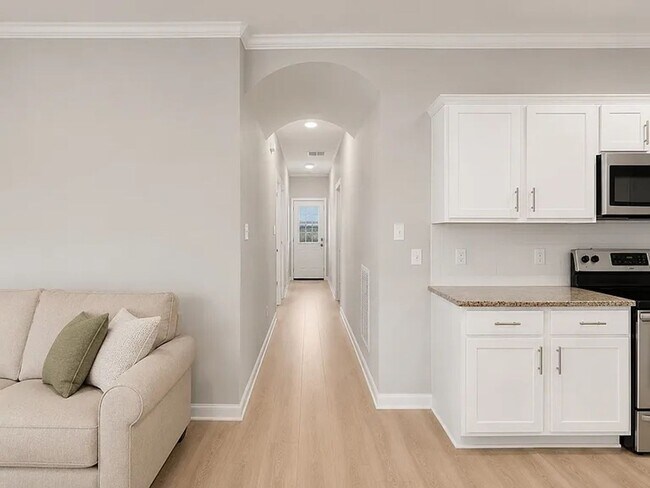 Building Photo - Texas A&M Living at Its Best – Newly Remodeled 4BR/4BA in The Barracks
