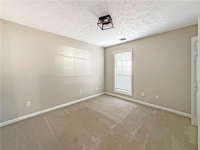 Building Photo - 3028 Express Ln NE