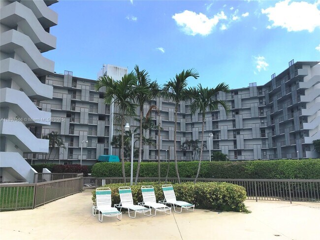 Building Photo - 3475 N Country Club Dr