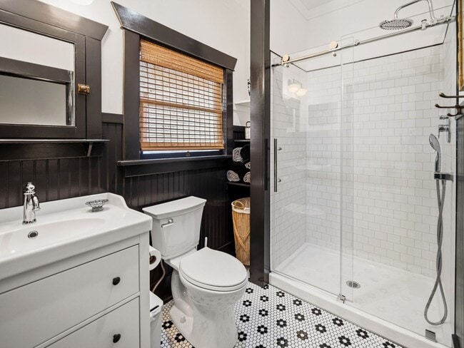 Building Photo - Charming Fully Furnished Spokane Home | Updated Comfort Near Downtown & Parks