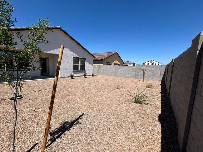 Building Photo - 4 BR, 3 bath, Beautiful Maricopa home in p...