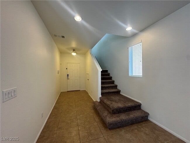 Building Photo - 9241 Forest Meadows Ave