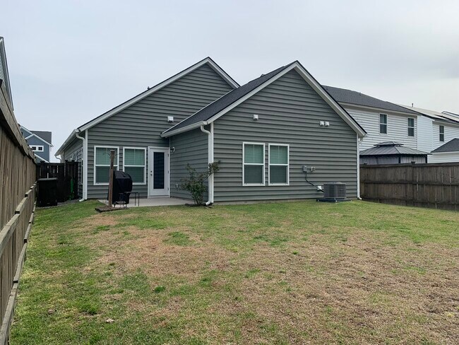 Building Photo - 221 Pink Azalea St