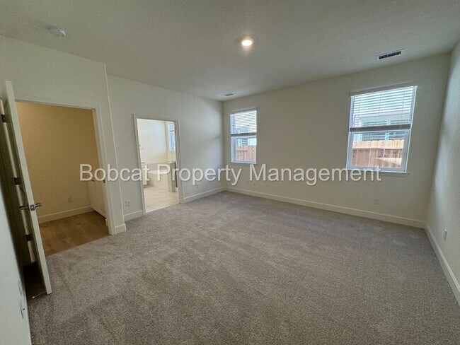 Building Photo - 837 Bravestone Ave