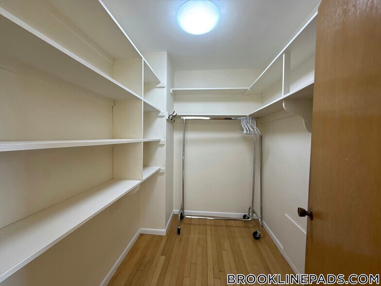 Building Photo - 35 Vernon St