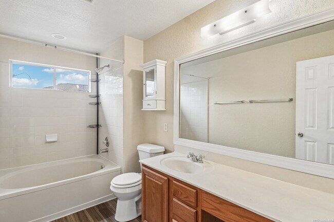 Building Photo - 407 Amberdale Oak