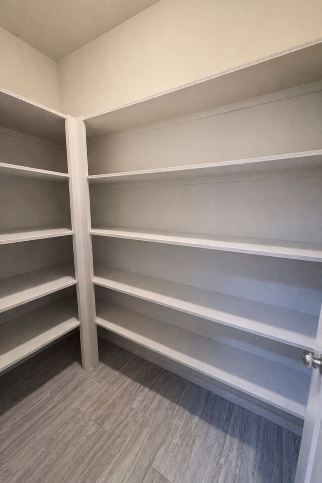 Building Photo - 13776 Grandeur Ave