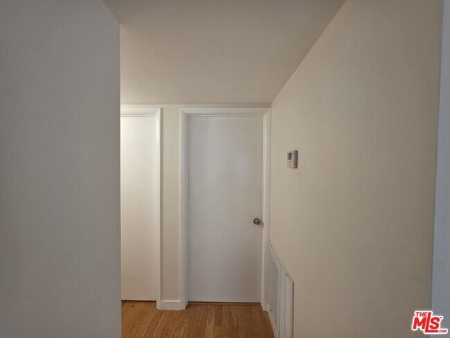 Building Photo - 1260 Vin Scully Ave