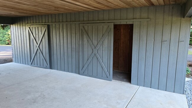 Building Photo - Beautiful 3 Bedroom Home on Acreage