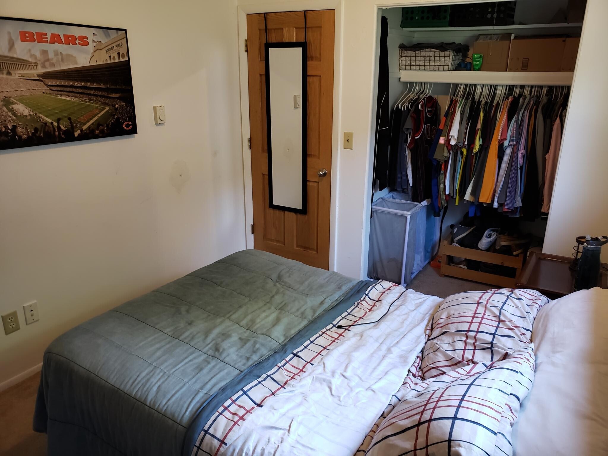 Room - 622 N Hagadorn Rd