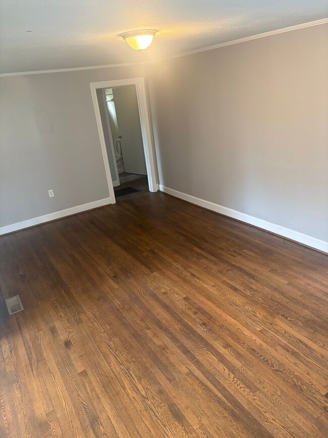 Building Photo - 3/2 in Midfield