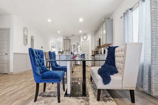 Building Photo - 14507 Rain Tree Dr