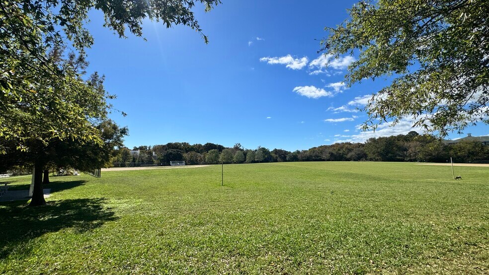 Building Photo - 2810 Wiigwaas Ln