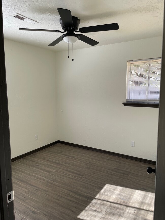 Building Photo - 1113 Berwyck Dr