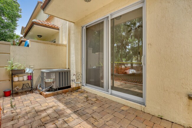 Building Photo - 8332 Cocoplum Sound Ln