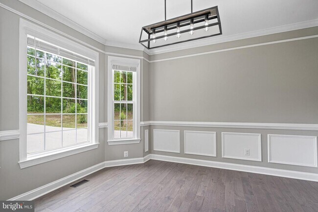 Building Photo - 1525 Walters Ln