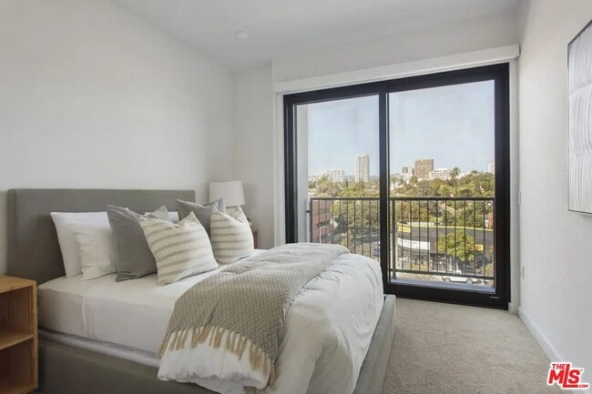 Building Photo - 10310 Santa Monica Blvd