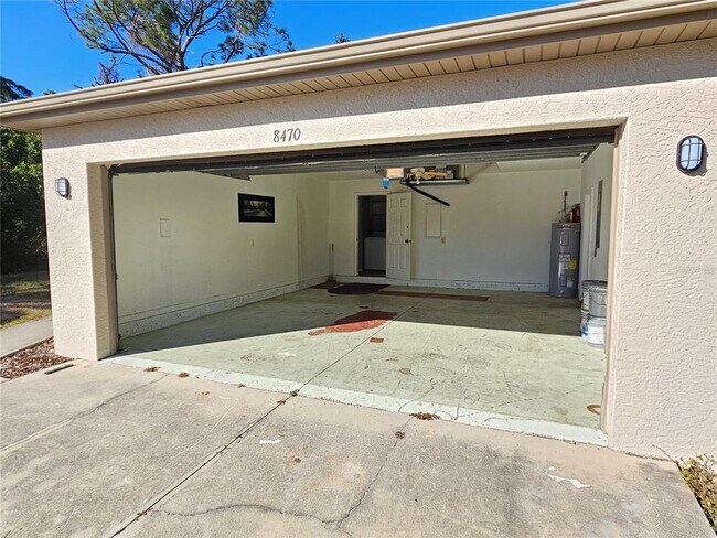 Building Photo - 8470 Drolet Ave