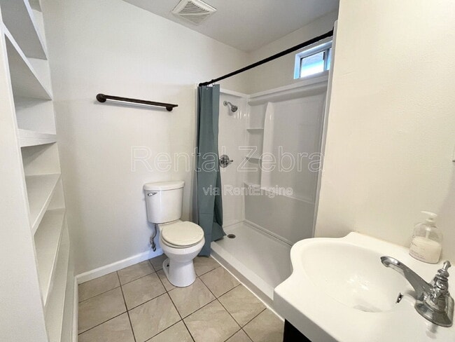 Building Photo - 687 Vallie Ct