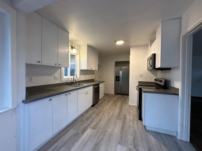 Building Photo - 1134 N Rainier Ave