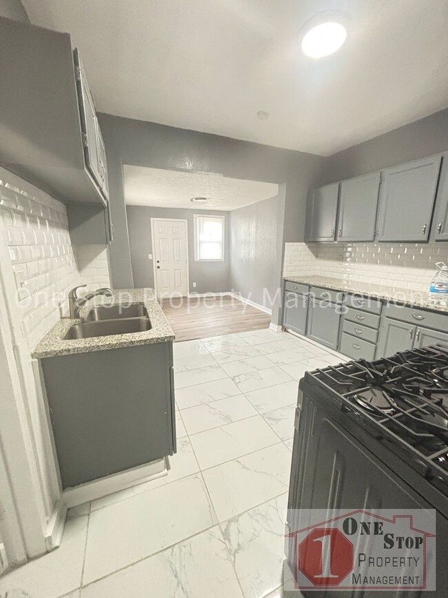 Building Photo - Beautiful 6 Bedrooms and 1