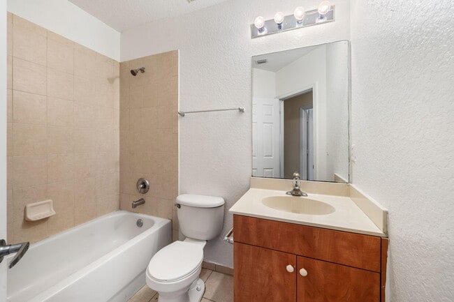 Building Photo - 1927 Alamanda Way