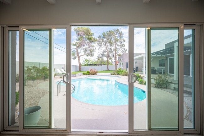 Building Photo - European-inspired Mid-Century Henderson Home!