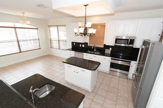 Building Photo - 1707 Golfview Dr