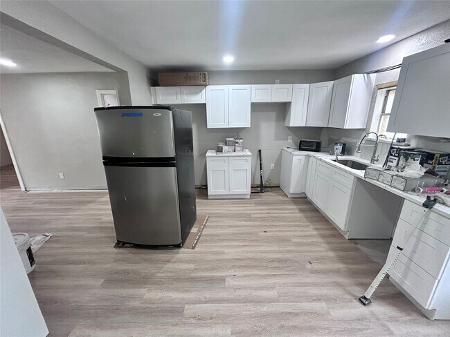 Building Photo - 4737 Alvin St