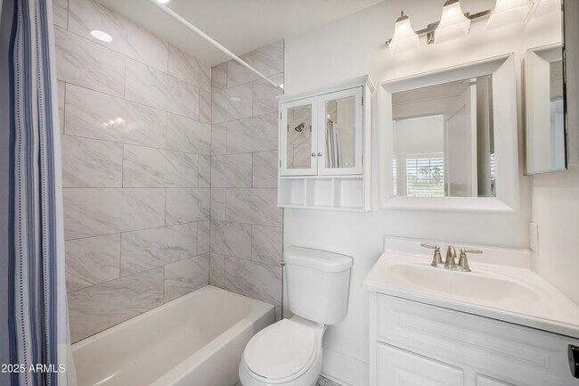 Building Photo - 4352 E Santa Rosa Pl